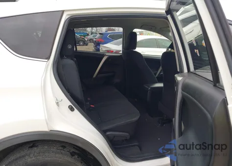 2017 Toyota Rav4 Le z USA, uszkodzony, nr VIN JTMZFREV0HJ702596